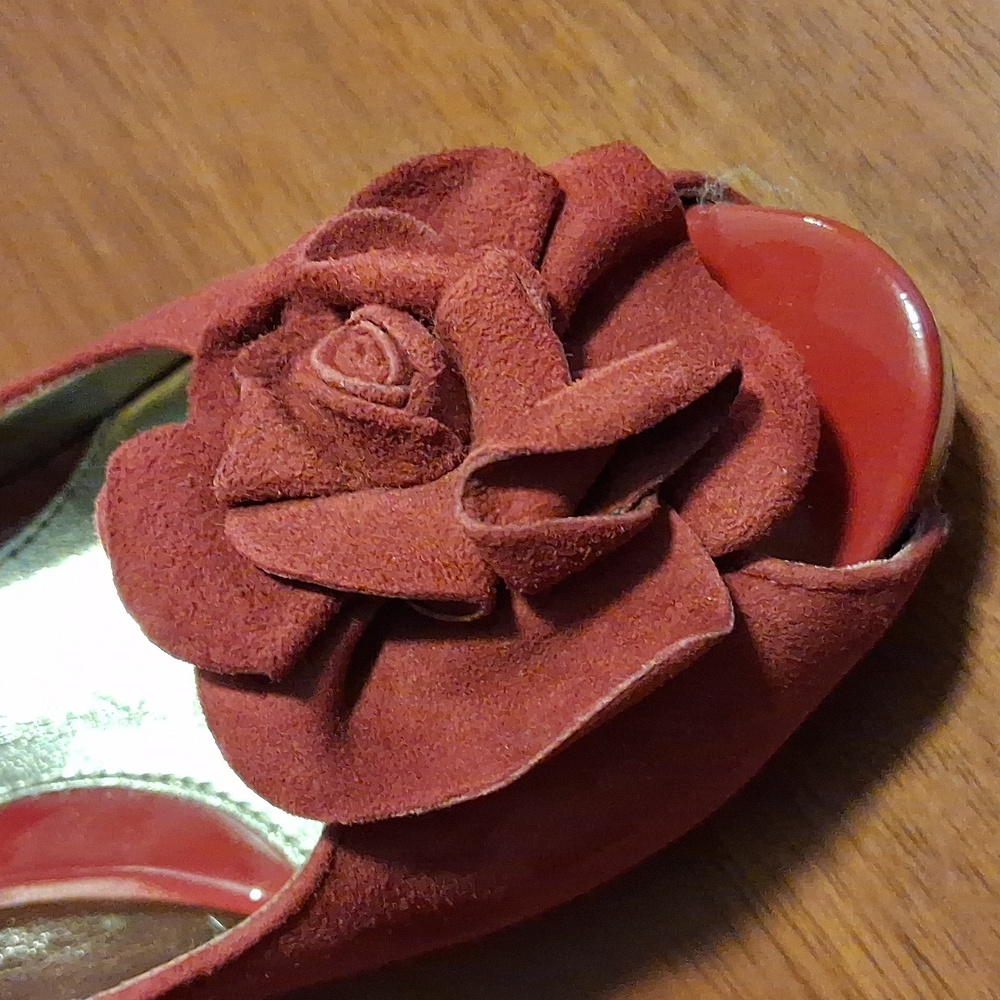 Sofft Red Suede Peep-Toe Pumps Sculpted Heels Hidden Platform Sz 7M - Picture 3 of 8